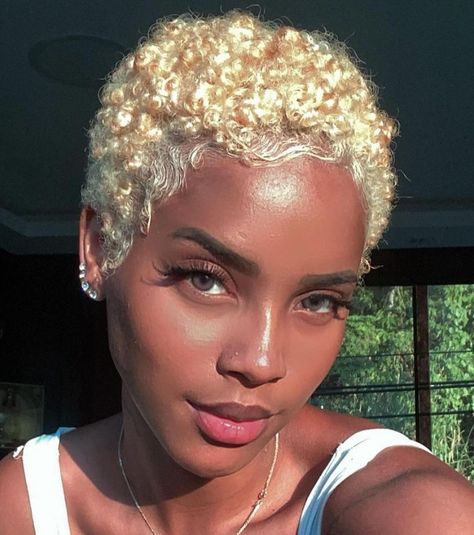 Blonde Natural Hair, Short Natural Curly Hair, Natural Hair Cuts, Natural Hair Short Cuts, Short Hair Pixie Cuts, Ethnic Hairstyles, Dope Hairstyles, Short Blonde, Short Natural Hair Styles