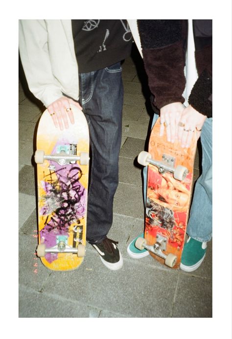 La Skater Aesthetic, Tumblr Grunge Aesthetic, Skate Vibes, Skateboard Photos, Simpson Wallpaper Iphone, Skateboard Aesthetic, Skate Photos, Skate 3, Grunge Pictures