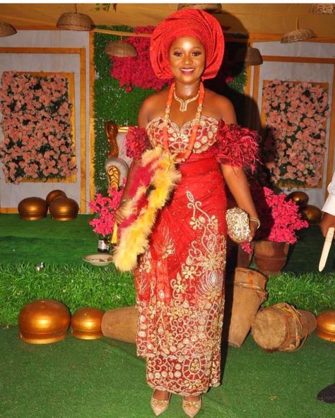 George Fabrics , George Asoebi on Instagram: “Celebrating Bride @ify_anyi 😍😍😍 She is wearing on of our 3D Net George in Wine Red 😍 she visited our Lekki branch months back.…” Igbo Outfit, Hausa Wedding, Igbo Bride, Nigerian Traditional Wedding, Igbo Wedding, Yoruba Wedding, African Bride, Traditional Wedding Attire, African Traditional Wedding