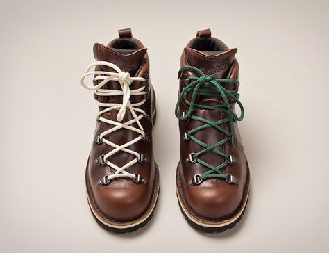 Danner Mountain Trail Left Bank Boot Vintage Hiking, Danner Boots, Best Hiking Shoes, Mountain Trail, Horween Leather, Hiking Fashion, Hiking Women, Hiking Outfit, Hiking Shoes