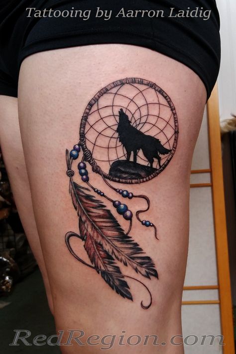 Dreamcatcher with wolf tattoo Wolf Dreamcatcher Tattoo, Tattoo Sonne, Bohemian Tattoo, Dream Catcher Tattoo Design, Tattoo Nature, Petit Tattoo, Dream Catcher Tattoo, Tattoo Feminina, Wolf Tattoos