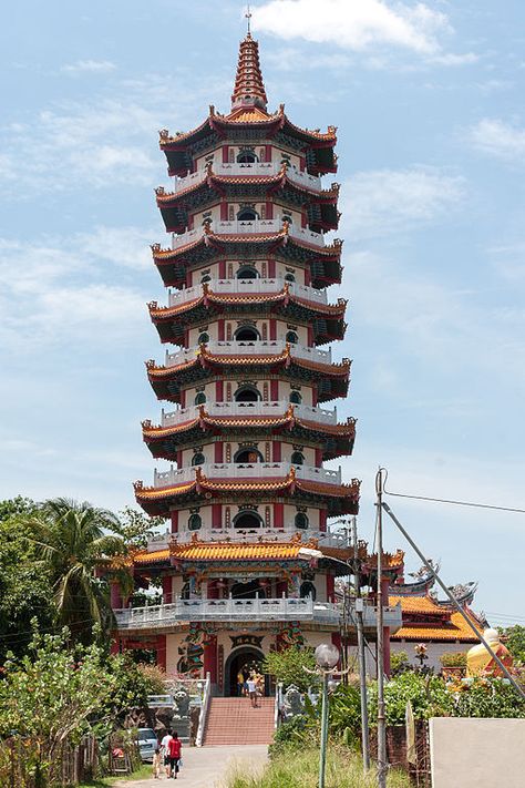 Tuaran Sabah Pagoda - Tuaran is a town in the Malaysian state of Sabah. Malaysian Architecture, Malaysian Art, China Temple, Sacred Sites, Asian Landscape, Asian Architecture, A Town, Asia Travel, Postmodernism