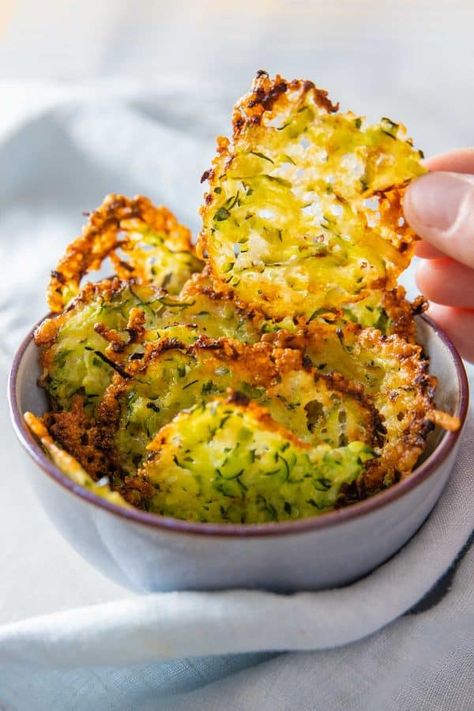 Baked Zucchini Parmesan, Zucchini Parmesan Crisps, Zucchini Cheddar, Cheese Zucchini, Zucchini Appetizer, Cheddar Cheese Recipes, Zucchini Crisps, Zucchini Cheese, Keto Appetizers