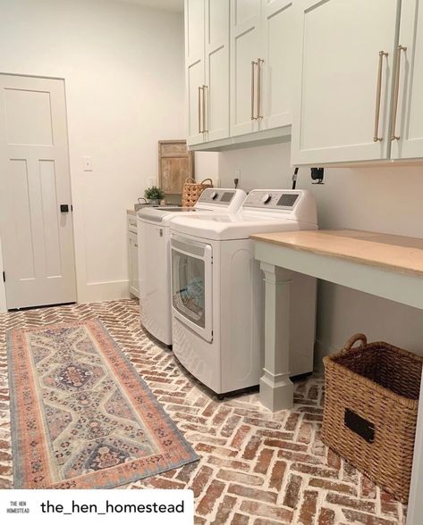 Casa Garage, House Laundry Room, Brick Floor, Laundry Room/mud Room, Laundry Room Flooring, Mudroom Laundry Room, Laundry Room Renovation, Farmhouse Laundry Room, Laundry Room Inspiration