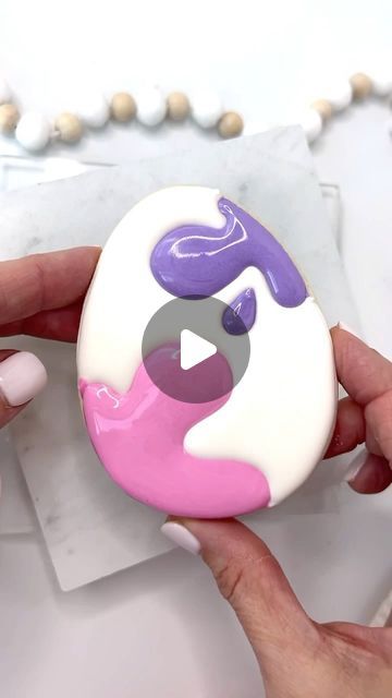 Summer Deepe-Cookie Biz Expert on Instagram: "This plastic egg cookie from our “Painting Eggs” set from February Cookie Classes to Class is the cutest ever and perfect for beginners! Cutter by @thesprinklefactory #nextlevelcookieclub #cookiedecoratingvideo #cookiesforoccasion #decoratedcookie #royalicingcookiedecorating #summerssweetshoppe #edibleart #cookiedecorator #royalicing #cookier #decoratedsugarcookies #instacookies #diytop #flashesofdelight #onlinecookieclass #cookieclasses #cookiesofinstagram #creators #timelapse #buzzfeedfood #tutorial #cookietutorial #videooftheday #cookievideo #cookiedecoratingvideo #satisfyingvideo #oddlysatisfying" Decorated Egg Cookies, Egg Sugar Cookies Decorated, Easter Egg Sugar Cookies Decorated, Easter Egg Cookies Royal Icing, Easter Sugar Cookies With Royal Icing, Easter Egg Cookies Decorated, Easter Sugar Cookies Decorated, Easter Egg Sugar Cookies, Egg Shaped Cookies