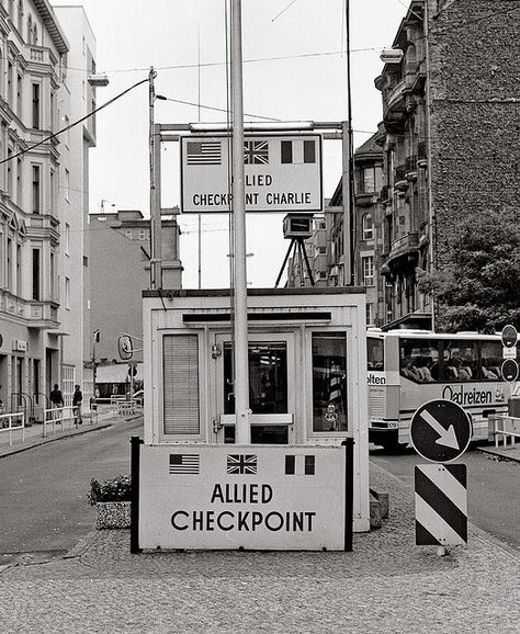 Checkpoint Charlie (by m.joedicke on Flickr) Berlin Wall Fall, Checkpoint Charlie, German History, Homeschool History, Living Books, Berlin Wall, Retro Pop, East Germany, Modern History