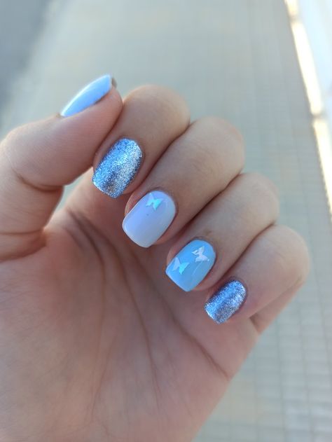 Nails, manicura, azul, glitter, purpurina, mariposas, azules, cuadradas, cortas Nails Azul Pastel, Nails Azul Bebe, Nails Cortas, Nails Natural, Gelish Nails, Girly Acrylic Nails, Mani Pedi, Simple Nails, Glitter Nails