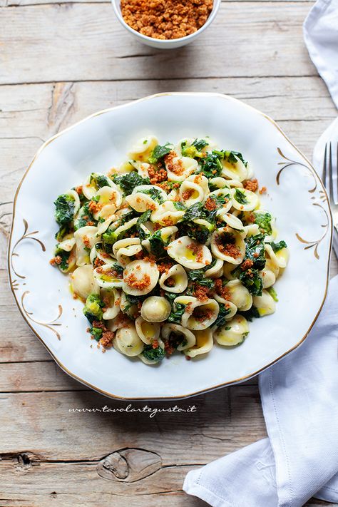 Orecchiette cime di rapa: Ricetta originale e Segreti con foto passo passo Broccoli Orecchiette, Orcchettie Pasta Recipes, Orecchiette Pasta Recipes Vegetarian, Orecchiette Broccoli, Pasta Fatta In Casa, Pasta Noodles, Gnocchi, Noodles, Rap