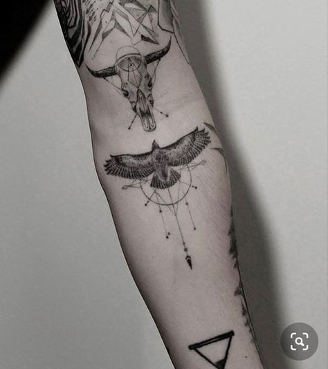 Hawk Tattoo, Tatuagem Masculina Pequena, Dr Woo, Beard Products, Tattoo Trend, Geometric Tattoos, Nordic Tattoo, Inspiration Tattoos, Small Tattoos Simple