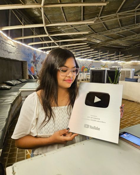 SO THIS HAPPENED ❤️😍🧿 . . Huge THANK YOU to everyone that has subscribed to my YouTube channel and helped me reach 100,000 subscribers because I have just received my “SILVER PLAY BUTTON”.❤️ I never dreamed of my channel growing the way it did but I am so honored to be able to reach this many people in a positive way! Thank you from the bottom of my heart to every single one of you who has helped make this a reality for me. I am so beyond grateful for you for letting me into your lives and al... Youtube Silver Play Button, Silver Play Button, Youtube Button, Goals Business, Beyond Grateful, Play Button, Grateful For You, 2025 Vision, 100 000