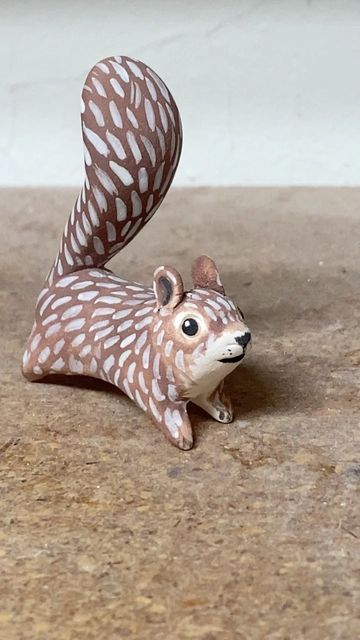 Simple Sculpture Ideas Clay, Woodland Ceramics, Animal Sculptures Clay, Clay Squirrel, Pottery Mouse, Ceramics Animals, Clay Fox, Animal Clay, Squirrel Figurine