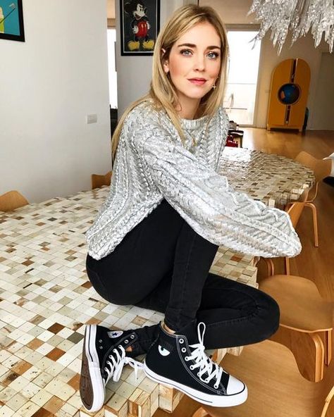 Vuelven las Converse 'Chuck Taylor' de bota - Cambia tus converse bajas por las altas All Star Outfits, Chuck Taylors Outfit, Chucks Outfit, How To Style Converse, All Star Outfit, Converse Noir, Estilo Converse, High Tops Outfit, Summer Mckeen