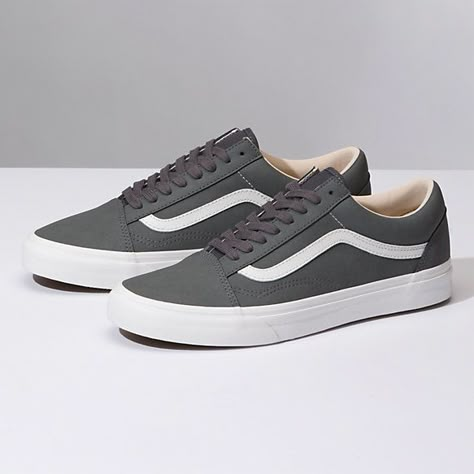 Becoming A Minimalist, Mens Vans Shoes, Shoe Room, Tenis Vans, Best Shoes For Men, Mens Fashion Fall, Popular Shoes, Trendy Sneakers, A Way Of Life