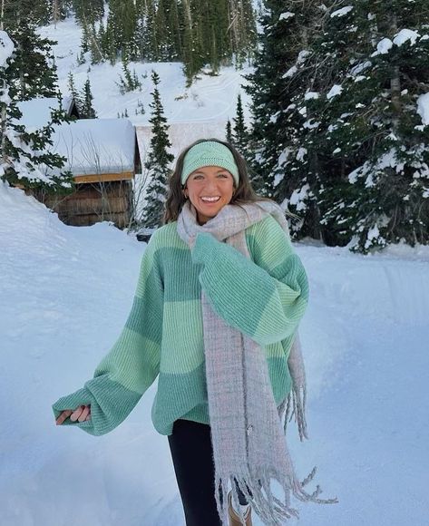 All Posts • Instagram Snow Outfit Inspo, Alaska Outfits, Bright Winter Outfits, Winter Vacation Outfits, Outfits Frio, Grey Bandit, Bright Colored Outfits, Winter Outfits Snow, Snow Pictures