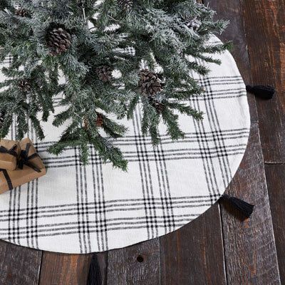 Farmhouse Tree Skirts, Farmhouse Christmas Tree Skirts, Vintage Cottage Decor, Plaid Tree Skirt, Plaid Christmas Tree Skirt, Vhc Brands, Elegant Christmas Trees, Farmhouse Christmas Tree, Christmas Look