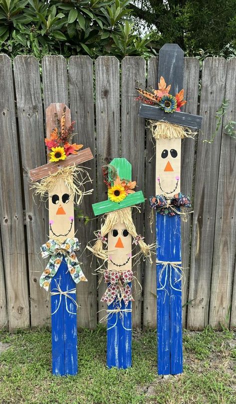 Inspiration Crafts Dogear Fence, Fence Crafts, Picket Fence Crafts, Scarecrows For Garden, Inspiration Crafts, Fence Pickets, Fall Is In The Air, Picket Fence, Thanksgiving Crafts