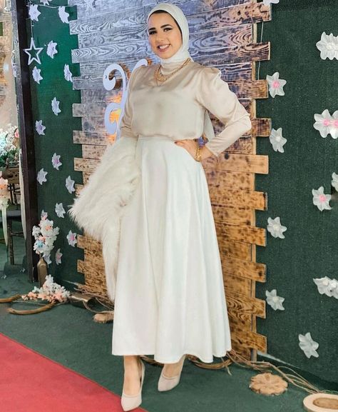 Soiree Skirts, Skirt Soiree, Hijab Fashion Outfits, Soiree Outfit, Islamic Fashion Dresses, Muslim Evening Dresses, Hijab Wedding, Girls Dress Outfits, Modest Fashion Hijab