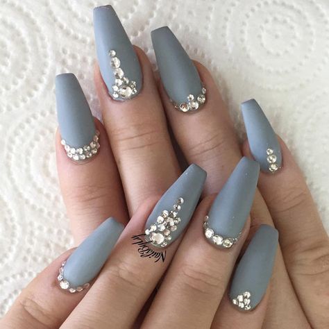 There is so much about coffin nail designs that you are still unaware of. That is why we couldn’t just leave you unaware of the most recent trends and ideas you can easily pull off, if your nails are coffin-shaped. Enjoy! #nails #nailart #naildesign #coffinnails Native Nails, Grey Matte Nails, Prom Nail Designs, Nice Nails, Gray Nails, Super Nails, Ideas Nails, Nail Nail, Diamond Nails