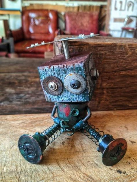 Scrap Metal Robots Junk Art, Steampunk Diy Crafts, Breakup Messages, Junk Metal Art, Steampunk Robots, Recycled Robot, Tin Can Art, Robot Sculpture, Wood Block Crafts