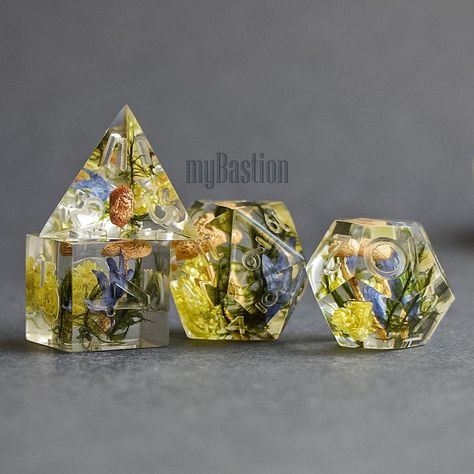 Real Mushrooms, Dice Dragon, Dice Goblin, Dnd Crafts, Playing Dice, Resin Creations, Material Flowers, Rpg Dice, Tile Games