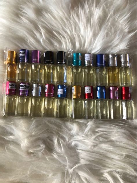 Undiluted perfume oil Oil Perfumes Pictures, Natural Perfume Recipes, Essential Oil Perfume Blends, Perfume Blends, Promote Business, Fragrance Lab, Smell Nice, Perfume Recipes, Fabric Jewellery