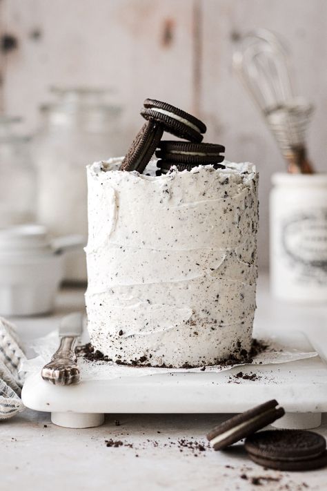 Mini Cookies And Cream Cake, Cookies And Cream Cake Decoration, Mini Oreo Cake, 4 Inch Cake Recipe, Cookies N Cream Cake Recipe, High Altitude Cake Recipe, 4 Inch Cake, Soft Vanilla Cake, Easy Bundt Cake Recipes