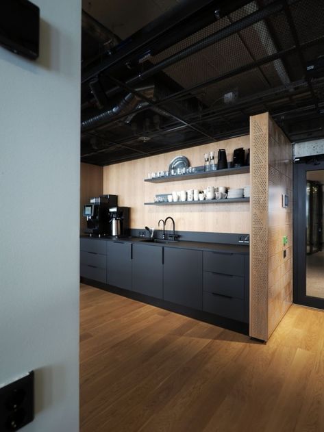 OSLO PENSJONSFORSIKRING (OPF) Offices - Oslo | Office Snapshots Industrial Break Room, Office Kitchenette Ideas, Breakroom Design, Break Room Design, Office Kitchenette, University Interior Design, Office Coffee Bar, Office Fitout, Office Break Room