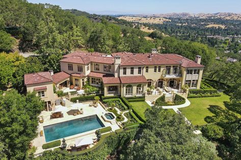 A famous Beverly Hills architect designed this uber-luxury property. Private Resort, Spa Like Bathroom, East Bay, Silicon Valley, Indoor Outdoor Living, Modern Lifestyle, House And Home Magazine, Maine House, Building Design