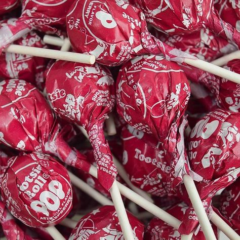 Raspberry Flavor 💕 😋 Tootsie Pops, Raspberry Juice, Freebies By Mail, Tootsie Pop, Strawberry Powder, Corporate Holiday Gifts, Candy Display, Giant Candy, Tootsie Roll