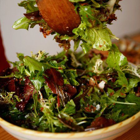 Mesclun Salad, Blue Cheese Recipes, Green Salads, Recipes Salads, Classic Caesar Salad, Antipasto Salad, Green Salad Recipes, Crunchy Salad, Herb Salad