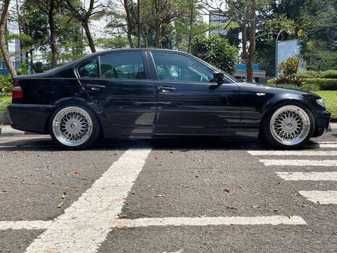 BMW 318i e46 #bmw #bbsrs #e46 #modified #black E46 Modified, Bmw 318i, Bmw E46, Bmw Car, Suv Car, Suv, Bmw, Black