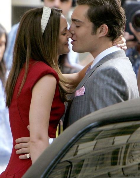 Chuck Et Blair, Estilo Blair Waldorf, Woman Meme, Stile Blair Waldorf, Chuck Blair, Chuck And Blair, Ed Westwick, Chuck Bass, Leighton Meester