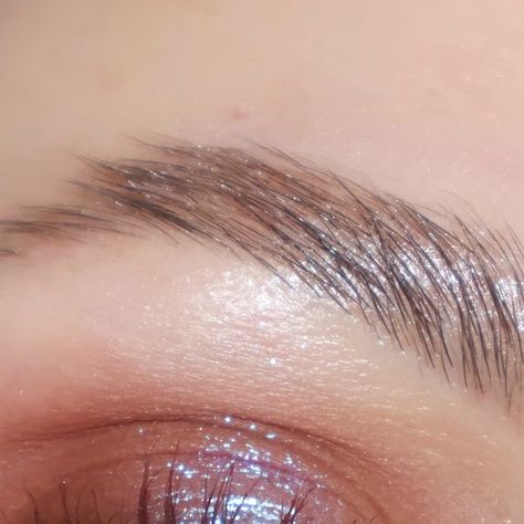 @emmas__eye on Instagram: "neutral + iridescent color is a big fav lately  i forget what brown i used but the shimmer is @cloudicos pocket summer (PR) @charlottetilbury dream pop mascara  🏷️  #eyemakeup #eyeshadow #indiemakeup #indieeyeshadow #makeupinspo #softmakeup #selftaughtmua  🔍  eye makeup indie eyeshadow cloudicos simple makeup ideas" Natural Shimmer Eyeshadow, Light Sparkly Eyeshadow, Simple Shimmer Eyeshadow, Subtle Glitter Eyeshadow, Light Shimmer Eyeshadow, Indie Makeup, Dream Pop, Soft Makeup, Glitter Eyeshadow