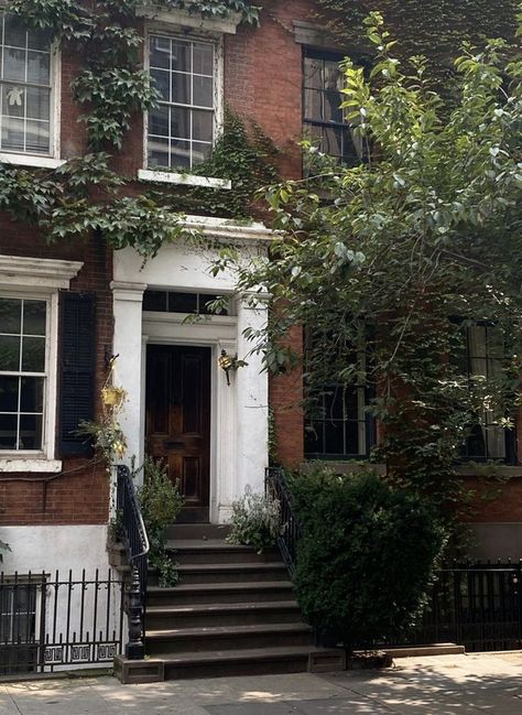 London Apartment Aesthetic, Apartment Exterior, London Dreams, Aesthetic Apartment, London Townhouse, London Flat, London House, Apartment Aesthetic, London Apartment