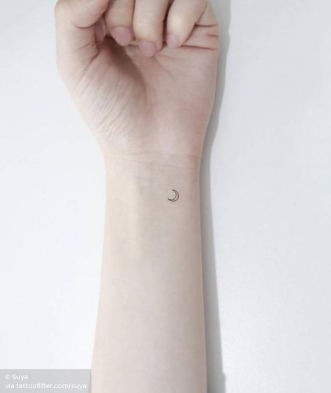 🌙 Moon Micro Tattoo, Moon Tattoo Wrist, Luna Tattoo, Small Moon Tattoos, Friendship Tattoos, Minimalist Line Art, Small Wrist Tattoos, Wrist Tattoos For Women, Dainty Tattoos