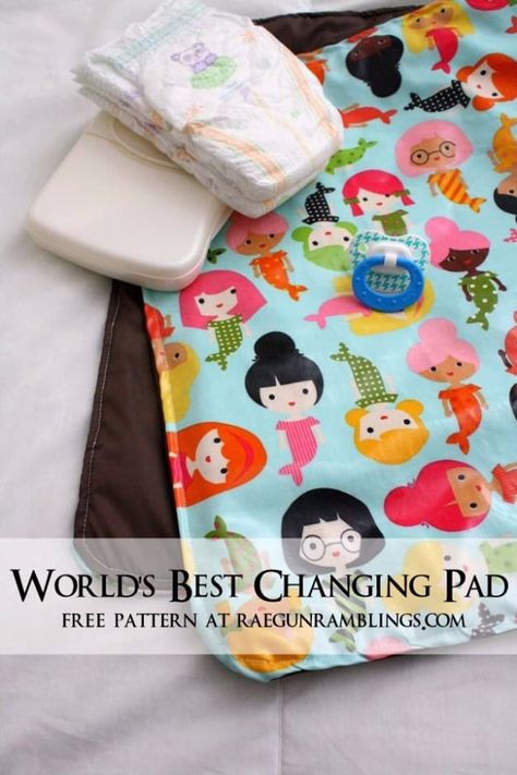 51 Things to Sew for Baby - Baby Changing Pad - Cool Gifts For Baby, Easy Things To Sew And Sell, Quick Things To Sew For Baby, Easy Baby Sewing Projects For Beginners, Baby Items To Sew And Sell #baby #diy #diygifts Changing Pad Pattern, Diy Tapis, Couture Bb, Sew Baby, Change Mat, Baby Pattern, Baby Changing Pad, Diy Bebe, Kids Sewing