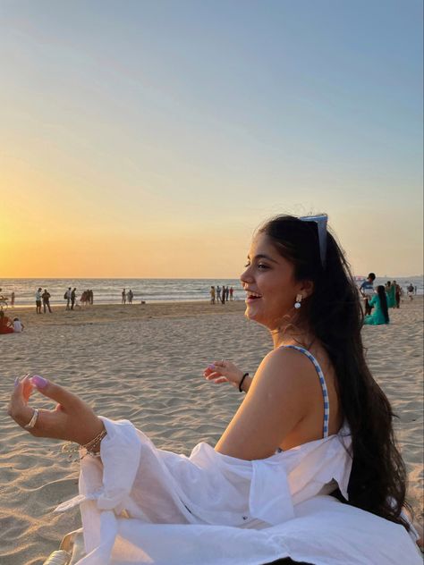 Beach White Shirt Outfit, Shirt Summer Outfit, Outfit Picnic, White Summer Shirt, Picnic Aesthetic, Summer Mood, Sunset Beach, Photo Inspo, Beach Photos