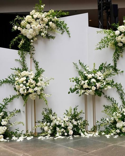 Bringing your Pinterest board to life🤍 Every couple that we have the honor of working with brings unique ideas to the table that we fulfill with pleasure! This gorgeous wedding was a play on the classic white colors that were accentuated with greenery and golden details. The various heights and bursts of textures made this ceremony backdrop a one-of-a-kind view for this special day😍✨ To find out more, schedule a wedding consultation by calling or texting as at (215)437-1913 We look forward... White And Green Wedding Backdrop, Wedding Couple Table Backdrop, Green Wedding Backdrop, Wedding Couple Table, White And Green Wedding, Gold Backdrop, Ceremony Backdrop, White Colors, Green Wedding