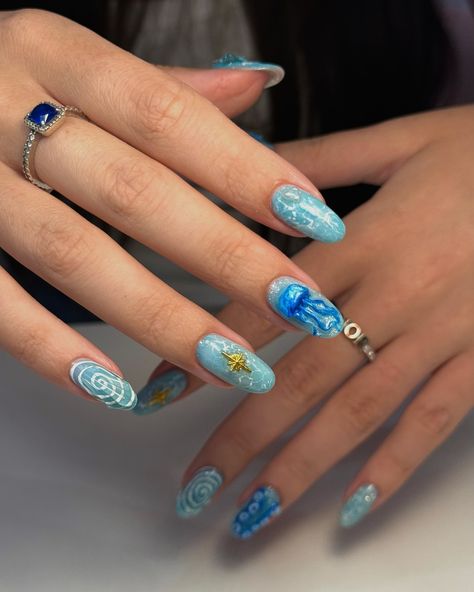 Aquamarine nails 🐙 🪼 freestyle in timp record cu elemente sculptate😮‍💨 folosind exclusiv produsele @coria.ro.shop . . . #aquanails #waternails #nailinspo #nailart #3dnails #seanails #summernails #jellyfishnails #jellyfish #octopus #octopusnails #3dnailart Aquamarine Nails, Jellyfish Nails, Octopus Nails, Nails Freestyle, Nailinspo Nailart, Sea Nails, Aqua Nails, Water Nails, Flower Nail