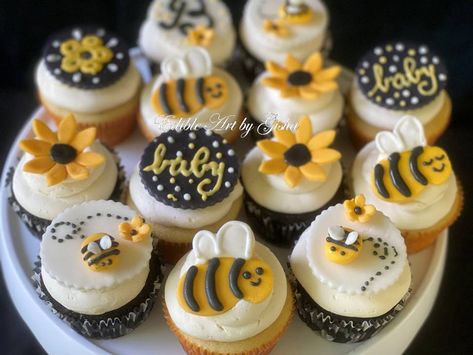 Bee themed cupcakes - Baby shower cupcakes Bee Gender Reveal Cupcake Ideas, What Will It Bee Cupcakes, Mama To Bee Cupcakes, Sunflower And Bee Cupcakes, Honey Bee Cupcakes Ideas, Bee Themed Cupcakes Shower Ideas, Bumble Bee Cupcakes Ideas, Bee Hive Cupcakes, Honey Bee Cupcakes