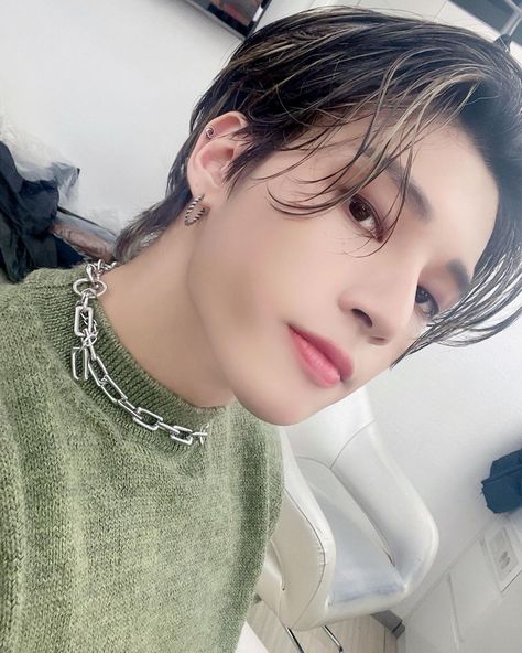 ATEEZ Updates on Twitter: "{INSTAGRAM UPDATE} [📷] DAILY ATEEZ (1/2) If ATEEZ is with ATINY, any place would be a bed of roses...❣🌻 #DAILY_ATEEZ #ATEEZ #에이티즈 @ATEEZofficial… https://t.co/wpfvpwvoHB" Ateez Updates, A Bed Of Roses, Green Inspo, Bed Of Roses, Rose Bedding, Woo Young, Kpop Idols, Green Aesthetic, Butterfly Wings