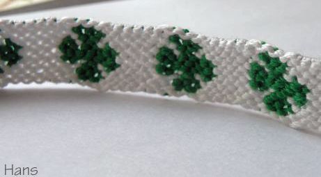 For leaf clover friendship bracelet Clover Friendship Bracelet Pattern, Shamrock Friendship Bracelet Pattern, Leaf Friendship Bracelet, For Leaf Clover, Friendship Bracelet Patterns Easy, Paracord Diy, Clover Bracelet, Bracelet Knots, Friendship Bracelets Diy