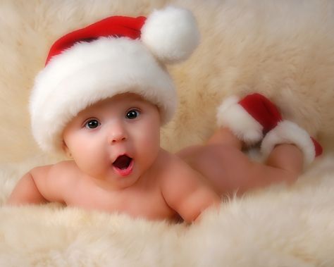 5 Months Baby Photoshoot, Newborn Christmas Photography, Baby Christmas Photography, Newborn Christmas Photos, 5 Month Old Baby, Christmas Baby Pictures