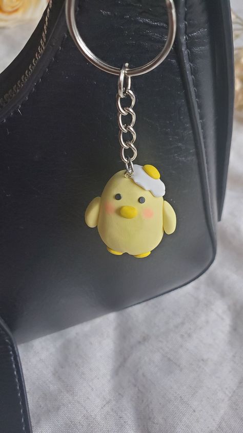 Cute Homemade Keychains, Cute Keychain With Clay, Keychain Ideas With Clay, Cute Keyrings, Keychain Clay Ideas, Polymer Clay Keychain Ideas, Keychain With Clay, Cute Clay Keychains, Fimo Keychain