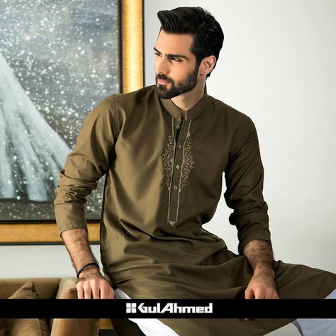 Pakistani Mens Shalwar Kameez, Salwar Kameez Design, Pakistani Salwar Kameez Designs, Muslim Men Clothing, Kameez Design, Man Dress Design, Boys Kurta Design, Kurta Pajama Men, Kemeja Lelaki