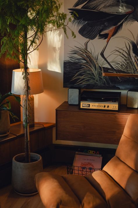 We love our cozy record player setup. This corner is the perfect combination of vintage and modern home decor. Now we need to start adding to our vinyl collection. Vinyl Record Furniture Corner, Record Listening Corner, Vinyl Corner Living Room, Record Player Aesthetic Living Room, Record Playing Room, Cozy Record Player Corner, Record Player Setup Aesthetic, Record Player Setup Living Rooms Cricut, Apartment Vinyl Record Collection