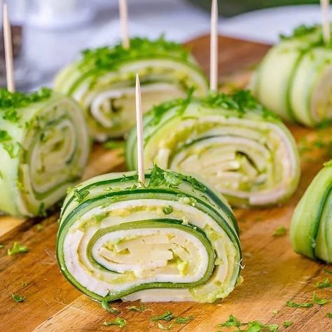 Looking for a refreshing and delicious keto-friendly snack or appetizer? These Turkey + Cheese Cucumber Rolls are perfect for any occasion. Whether you need a quick bite in the middle of the day or a healthy appetizer for a gathering, these rolls are packed with flavor and low in carbs. The combination of creamy avocado, … Clean Food Crush Recipes, Cucumber Rolls, Protein Oats, Mexican Breakfast Recipes, Turkey Cheese, Keto Cheese, Vegetarian Fast Food, Lean And Green Meals, Clean Food Crush