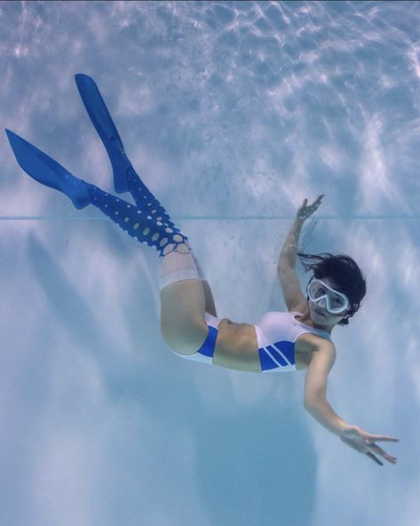 Manabu Koga, Underwater Photoshoot, Mermaid Pose, Underwater Art, Body Reference Poses, Underwater Photos, Human Poses Reference, Figure Poses, Human Poses