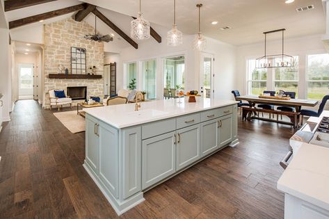 Farmhouse Open Concept, Modern Farmhouse Open Concept, Beautiful Modern Farmhouse, Barndominium Interior, Kitchen Cabinet Inspiration, Barn House Interior, Dreams To Reality, Southern House, Modern Farmhouse Kitchen