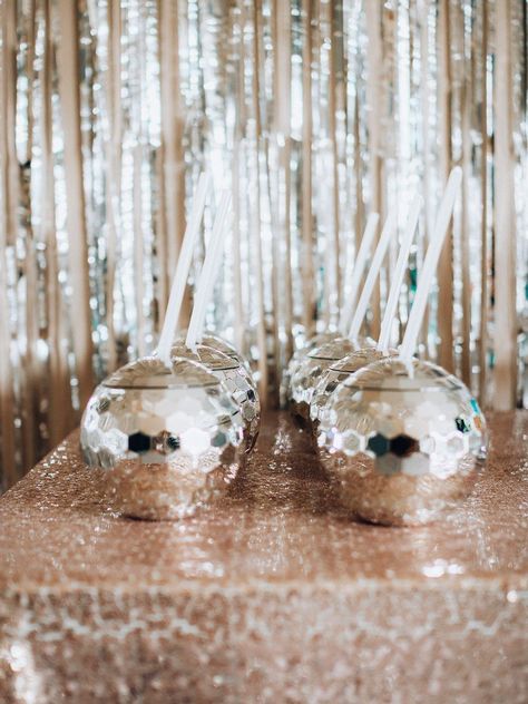 Disco Themed Birthday Party, Look Disco, Dessert Decor, Disco Birthday, Disco Birthday Party, Disco Party Decorations, Disco Theme, 70s Party, Hello My Love